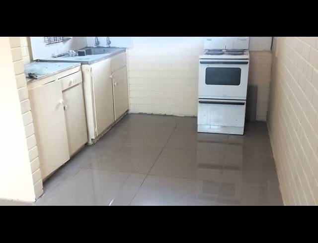 1 bed property to rent in ILLOVO BEACH